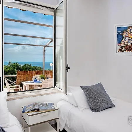 Apartmanhotel Gocce Di Capri 3*