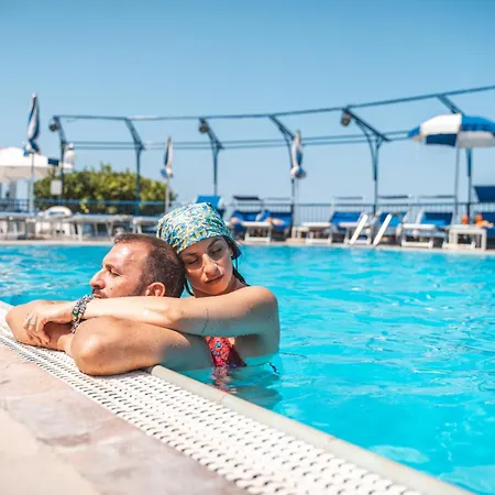 Gocce Di Capri Apartmanhotel 3*