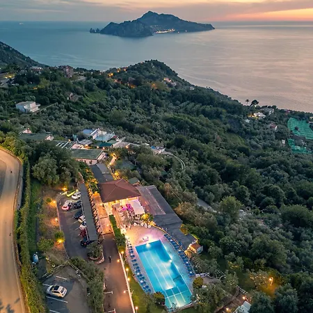 Apartmanhotel Gocce Di Capri 3*