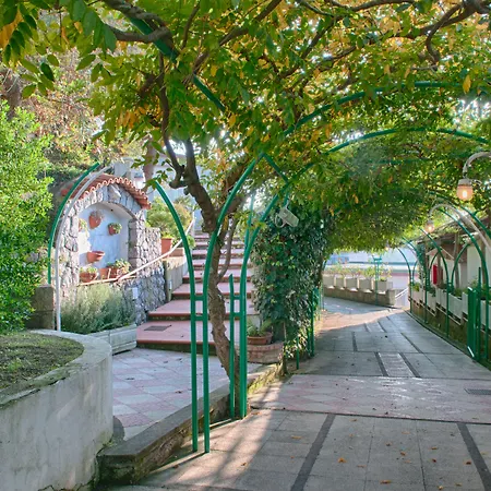 Gocce Di Capri Aparthotel 4*