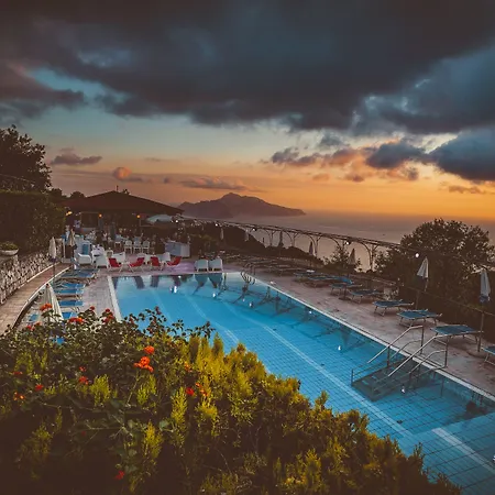 Gocce Di Capri Aparthotel 4*